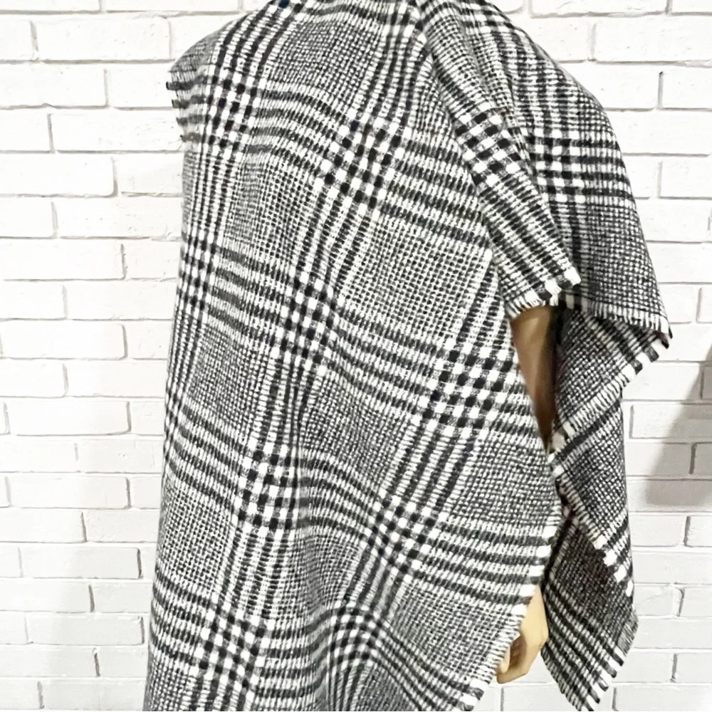 Old Navy Academia Black and White‎ Checkered Scarf